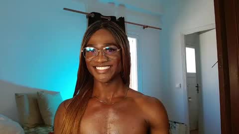 Snapshot of suannyklatten_ chatting on 02-11-25, 02:24 Suanny Klatten It is my account independent online show from 02-11-25, 02:24