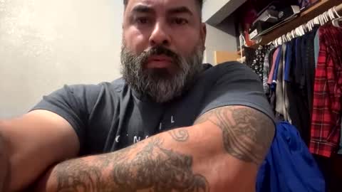 Snapshot of suavecito67 chatting on 11-25-25, 04:01 suavecito67 online show from 11-25-25, 04:01