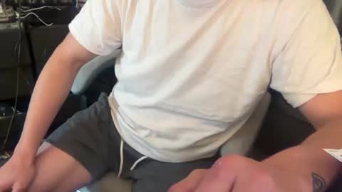 Snapshot of sub_boy221059 chatting on 10-30-25, 10:06 sub_boy221059 online show from 10-30-25, 10:06