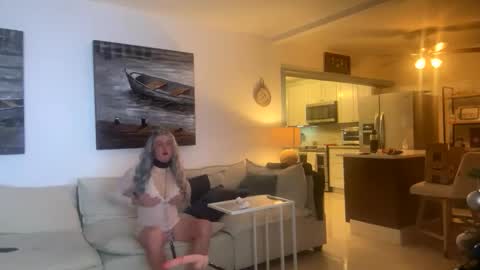 Sissy Isabella online show from 12-18-25, 08:53