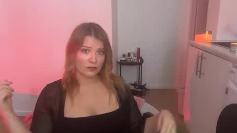 Snapshot of submissivescarletxo chatting on 06-07-26, 08:01 Scarlet online show from 06-07-26, 08:01