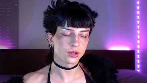 Snapshot of succubot chatting on 09-25-25, 08:29 Angel online show from 09-25-25, 08:29