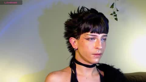 Snapshot of succubot chatting on 10-28-25, 06:39 Angel online show from 10-28-25, 06:39