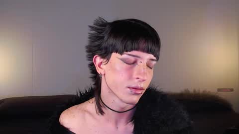 Snapshot of succubot chatting on 11-30-25, 08:29 Angel online show from 11-30-25, 08:29