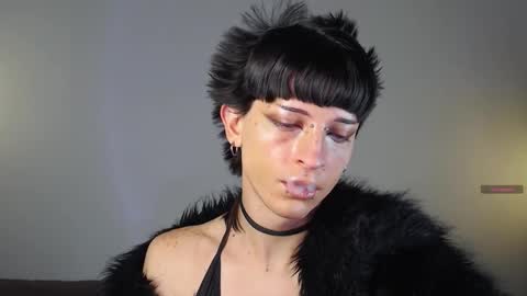 Snapshot of succubot chatting on 12-02-25, 09:36 Angel online show from 12-02-25, 09:36