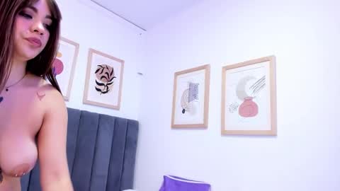 Snapshot of succubusdolly chatting on 10-18-25, 09:04 Luna online show from 10-18-25, 09:04