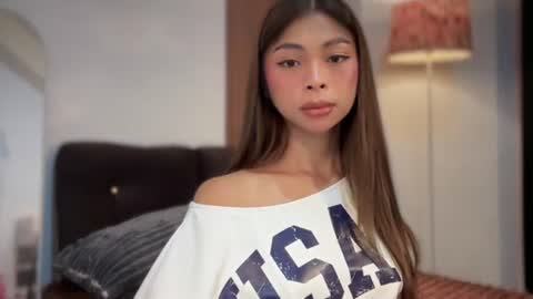 Snapshot of suckablechick chatting on 07-16-26, 01:11 Marry online show from 07-16-26, 01:11