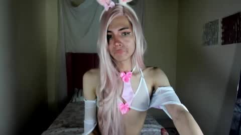 Snapshot of sue_krous chatting on 05-15-26, 10:33 sue online show from 05-15-26, 10:33
