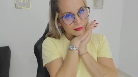 sugar_milff online show from 09-18-25, 01:57