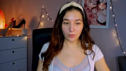 Snapshot of sugar_xmegan chatting on 12-19-24, 05:29 Megan online show from 12-19-24, 05:29