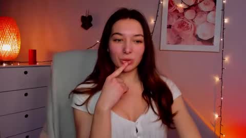 Snapshot of sugar_xmegan chatting on 02-19-25, 06:00 Megan online show from 02-19-25, 06:00