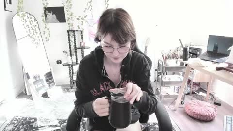 Ella online show from 05-14-26, 11:11