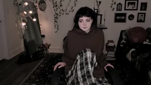 Ella online show from 06-18-26, 06:35