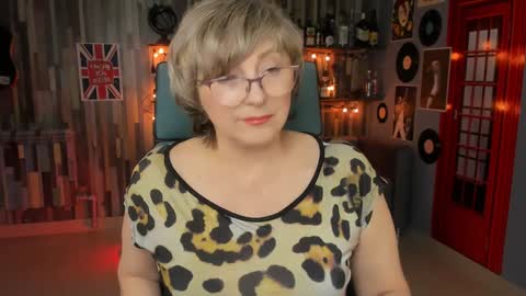 Vivien online show from 01-26-25, 04:20