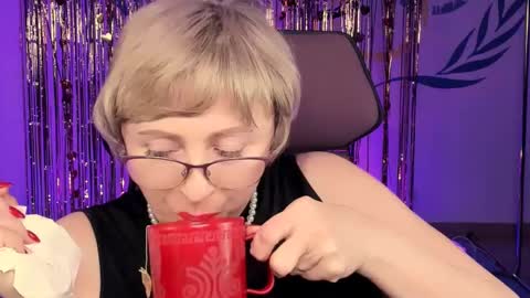 Vivien online show from 02-22-25, 12:08