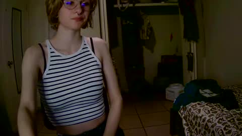 Snapshot of suicunebitch chatting on 12-14-24, 06:02 Ophelia online show from 12-14-24, 06:02