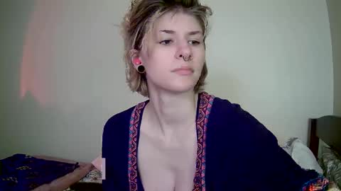 Snapshot of suicunebitch chatting on 12-24-24, 01:27 Ophelia online show from 12-24-24, 01:27