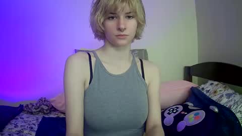 Snapshot of suicunebitch chatting on 12-30-24, 03:25 Ophelia online show from 12-30-24, 03:25