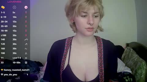 Snapshot of suicunebitch chatting on 01-04-25, 10:49 Ophelia online show from 01-04-25, 10:49