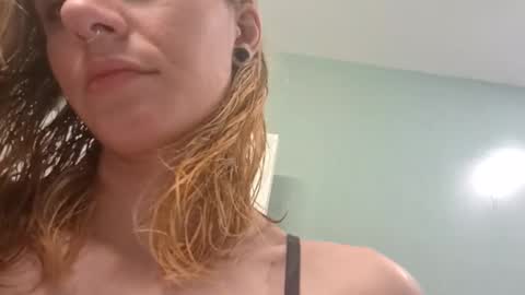 Snapshot of suicunebitch chatting on 01-10-26, 05:53 Ophelia online show from 01-10-26, 05:53