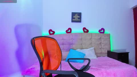 Snapshot of summer_girls01 chatting on 10-09-25, 12:30 summer_girls01 online show from 10-09-25, 12:30