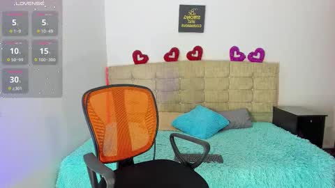 Snapshot of summer_girls01 chatting on 10-31-25, 02:40 summer_girls01 online show from 10-31-25, 02:40