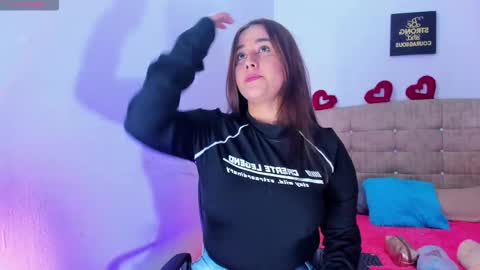 Snapshot of summer_girls01 chatting on 11-21-25, 04:00 summer_girls01 online show from 11-21-25, 04:00