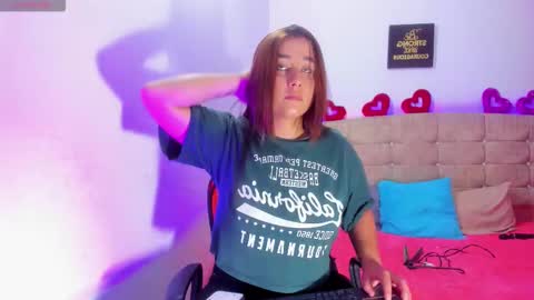 Snapshot of summer_girls01 chatting on 11-25-25, 04:12 summer_girls01 online show from 11-25-25, 04:12