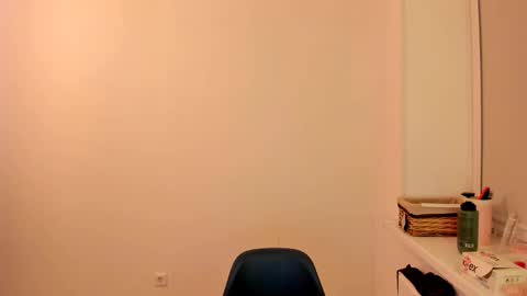 Summer Preston online show from 12-18-25, 03:12