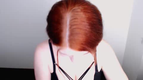 Snapshot of sun_lovely chatting on 11-26-25, 03:24 Alexi online show from 11-26-25, 03:24