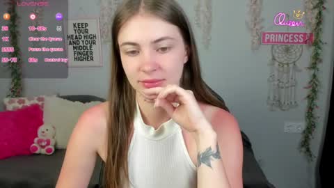 Snapshot of sunlight_kiss chatting on 06-28-26, 09:43 Jessika online show from 06-28-26, 09:43