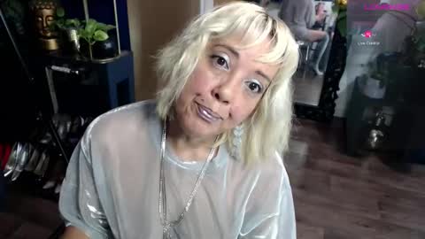 Sunni Knight online show from 12-21-25, 03:46