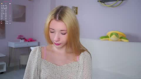 Snapshot of sunnmoonn chatting on 02-07-26, 02:43 Lily online show from 02-07-26, 02:43