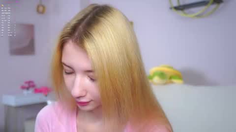 Snapshot of sunnmoonn chatting on 02-12-26, 02:34 Lily online show from 02-12-26, 02:34