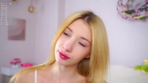 Snapshot of sunnmoonn chatting on 02-17-26, 02:46 Lily online show from 02-17-26, 02:46