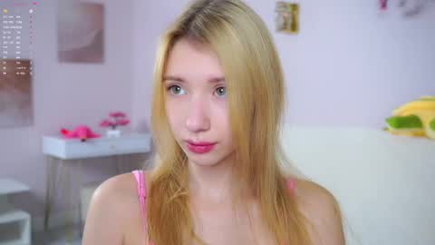 Snapshot of sunnmoonn chatting on 02-18-26, 02:46 Lily online show from 02-18-26, 02:46