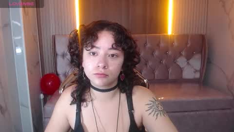 Snapshot of sunny2_b chatting on 11-19-25, 11:43 sunny2_b online show from 11-19-25, 11:43