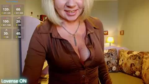 Snapshot of sunny_katty chatting on 07-12-26, 11:34 Sunny Katty online show from 07-12-26, 11:34