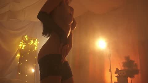 Snapshot of sunny_maria chatting on 12-26-24, 02:33 Maria online show from 12-26-24, 02:33