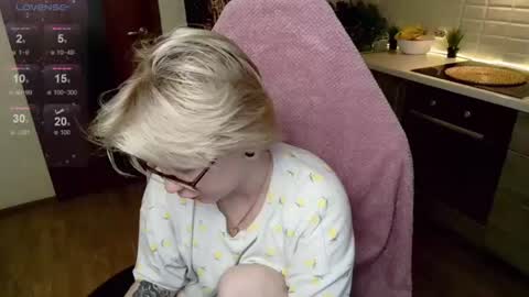 Snapshot of sunny_mood chatting on 08-08-26, 08:16 sunny mood online show from 08-08-26, 08:16