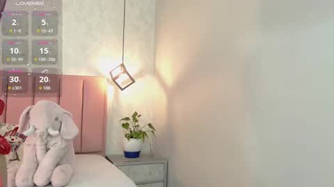 Snapshot of sunnycyrus chatting on 12-10-24, 08:05 S U N N Y online show from 12-10-24, 08:05