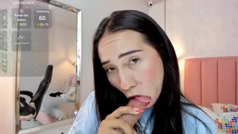 Snapshot of sunnycyrus chatting on 01-10-25, 07:54 S U N N Y online show from 01-10-25, 07:54