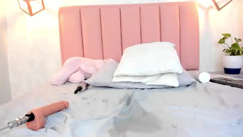 Snapshot of sunnycyrus chatting on 02-07-25, 11:55 S U N N Y online show from 02-07-25, 11:55