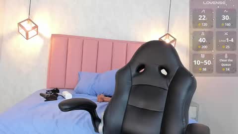 Snapshot of sunnycyrus chatting on 02-12-25, 07:35 S U N N Y online show from 02-12-25, 07:35