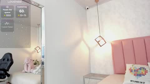 Snapshot of sunnycyrus chatting on 02-19-25, 07:38 S U N N Y online show from 02-19-25, 07:38