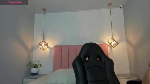 Snapshot of sunnycyrus chatting on 09-11-25, 12:38 S U N N Y online show from 09-11-25, 12:38