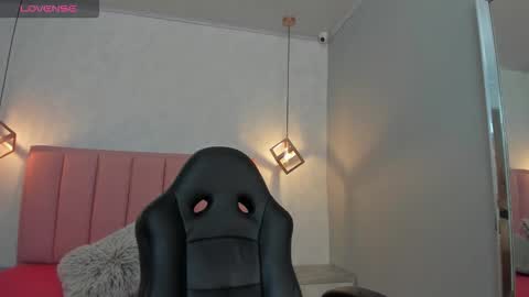 Snapshot of sunnycyrus chatting on 09-13-25, 12:38 S U N N Y online show from 09-13-25, 12:38