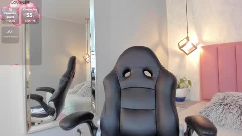 Snapshot of sunnycyrus chatting on 10-09-25, 01:09 S U N N Y online show from 10-09-25, 01:09