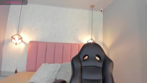 Snapshot of sunnycyrus chatting on 10-27-25, 12:31 S U N N Y online show from 10-27-25, 12:31