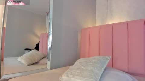 Snapshot of sunnycyrus chatting on 10-28-25, 01:47 S U N N Y online show from 10-28-25, 01:47